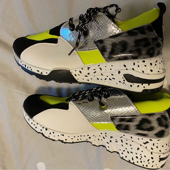 Neon and animal print trendy sneakers. Hidden wedge platform. - Picture 1 of 3